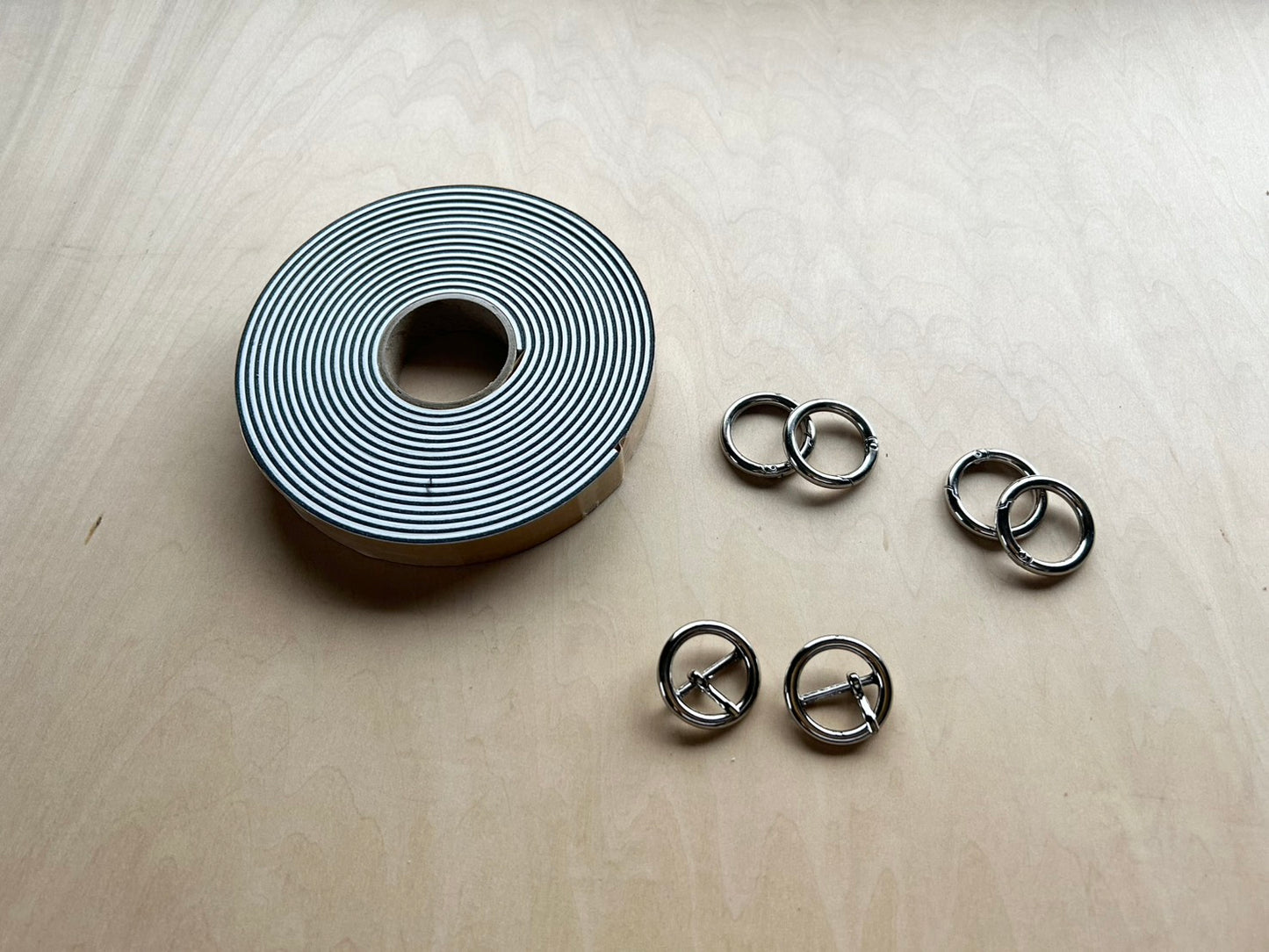 LAN / 2 sets of straps 